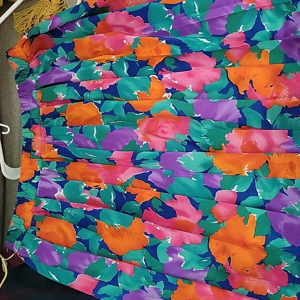Vintage floral pleated skirt